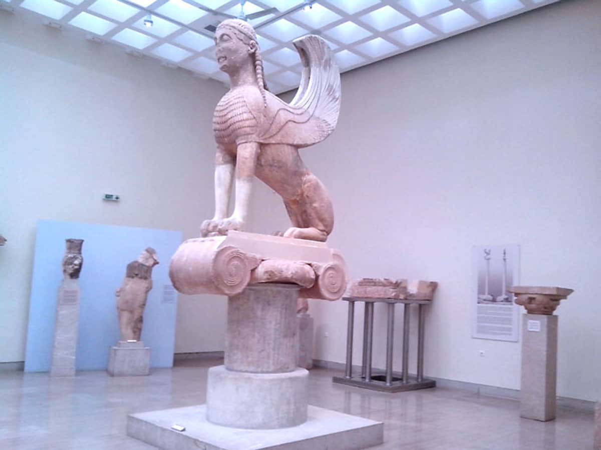 The museum of Delphi contains ancient Greek art and decoration works such as the Naxos Sphinx and Bronze Charioteer